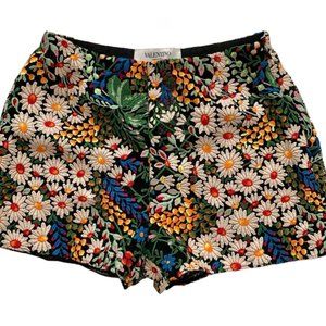 Valentino embroidered floral mini shorts🤩🤩🤩🤩🤩